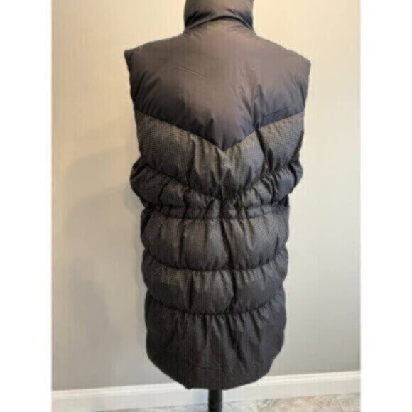 NEW Nike women's medium black/white puffer long Therma Fit vest MSRP $200 - Picture 9 of 12